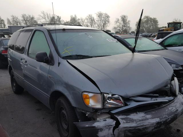 4T3ZF13C6YU255146 - 2000 TOYOTA SIENNA LE SILVER photo 1