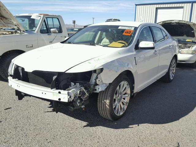 1LNHL9DR5AG601870 - 2010 LINCOLN MKS WHITE photo 2