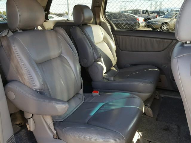 5TDZA22C35S261859 - 2005 TOYOTA SIENNA XLE GRAY photo 6