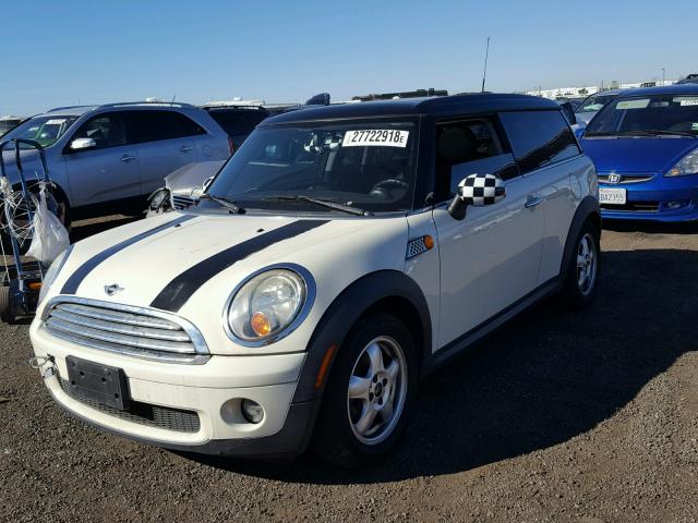 WMWML33559TX50441 - 2009 MINI COOPER CLU WHITE photo 2