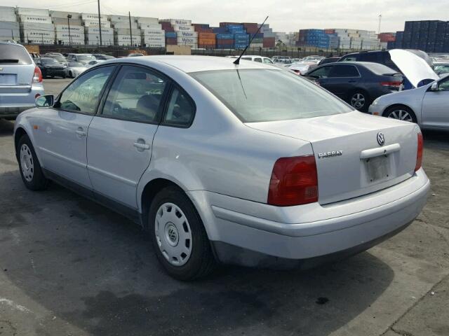 WVWMA63B5WE333319 - 1998 VOLKSWAGEN PASSAT GLS SILVER photo 3