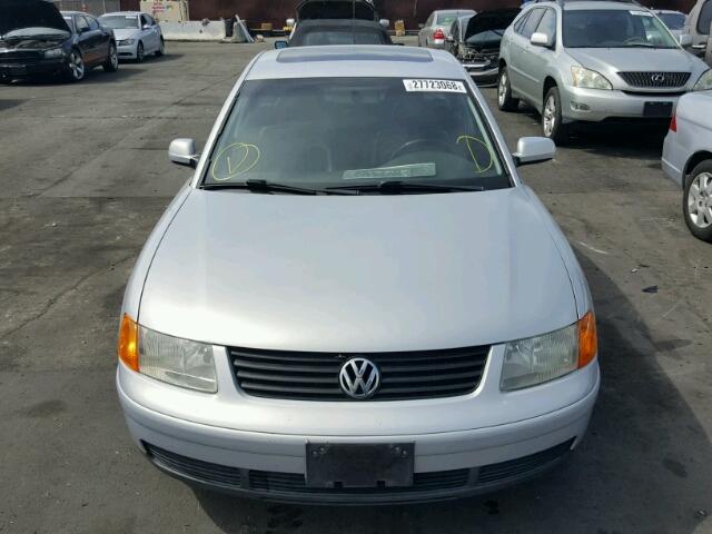 WVWMA63B5WE333319 - 1998 VOLKSWAGEN PASSAT GLS SILVER photo 9