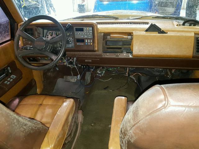 1GNEC16K8NJ339285 - 1992 CHEVROLET SUBURBAN C BROWN photo 9