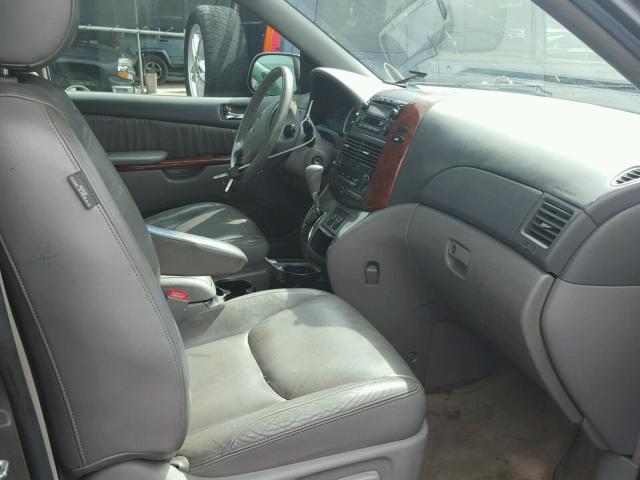 5TDZA22C05S349509 - 2005 TOYOTA SIENNA XLE GRAY photo 5