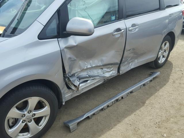 5TDKZ3DC4HS791260 - 2017 TOYOTA SIENNA LE SILVER photo 9