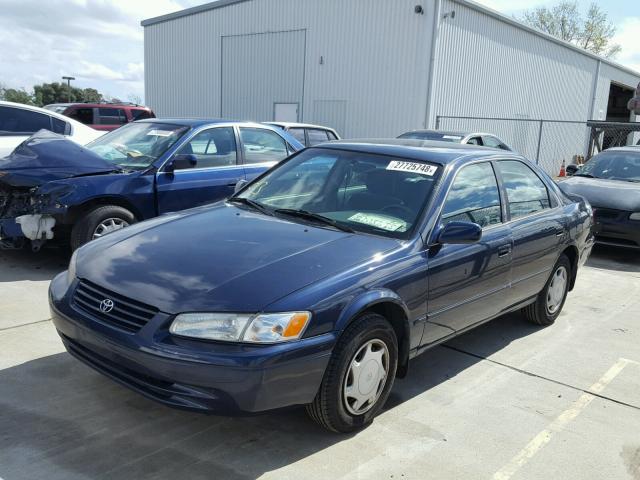 4T1BG22K3VU751622 - 1997 TOYOTA CAMRY CE BLUE photo 2