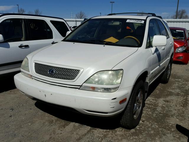 JTJHF10U220267697 - 2002 LEXUS RX 300 WHITE photo 2