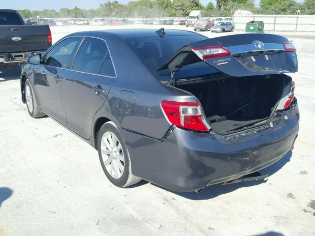 4T1BK1FK9DU531239 - 2013 TOYOTA CAMRY SE GRAY photo 3