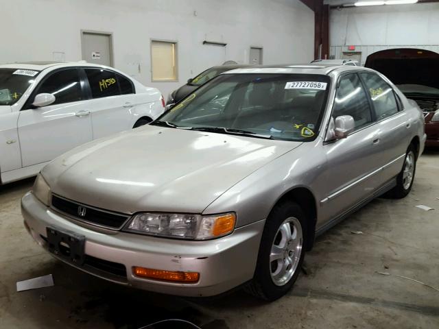 1HGCD5607VA093981 - 1997 HONDA ACCORD SE BEIGE photo 2