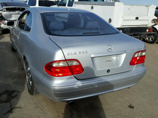 WDBLJ65GXYF122925 - 2000 MERCEDES-BENZ CLK 320 SILVER photo 3