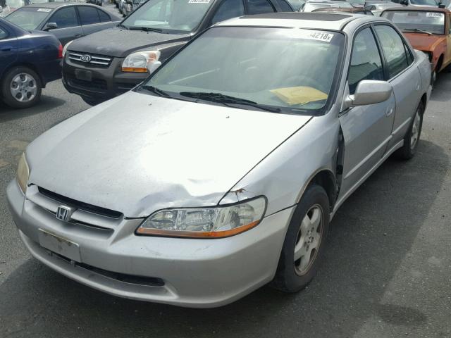 1HGCG1656XA049081 - 1999 HONDA ACCORD EX SILVER photo 2