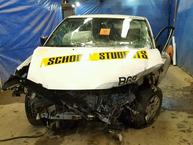 2D8HN44E79R601881 - 2009 DODGE GRAND CARA WHITE photo 9