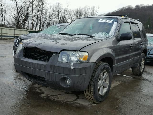 1FMYU93195KA26555 - 2005 FORD ESCAPE XLT GRAY photo 2