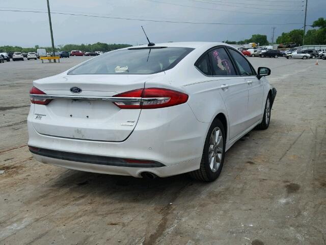 3FA6P0HD4HR249996 - 2017 FORD FUSION SE WHITE photo 4