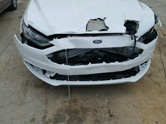 3FA6P0HD4HR249996 - 2017 FORD FUSION SE WHITE photo 9