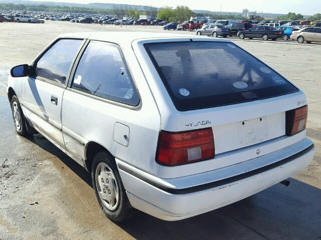 KMHVD12JXPU257526 - 1993 HYUNDAI EXCEL WHITE photo 3