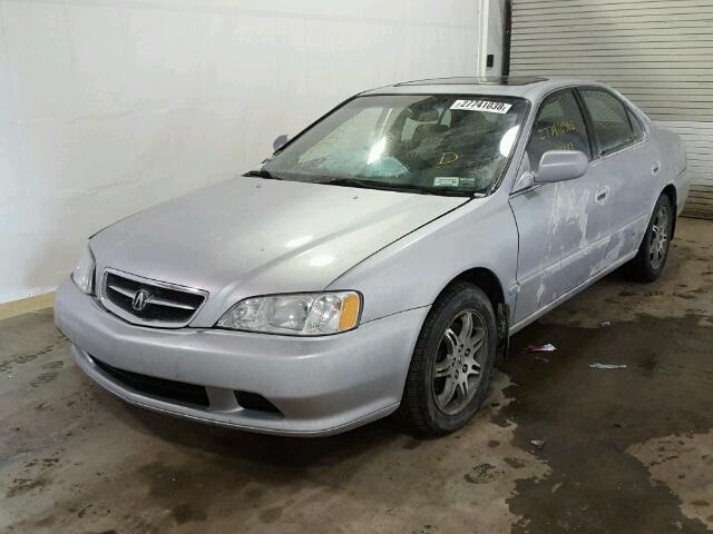 19UUA56631A007657 - 2001 ACURA 3.2TL SILVER photo 2