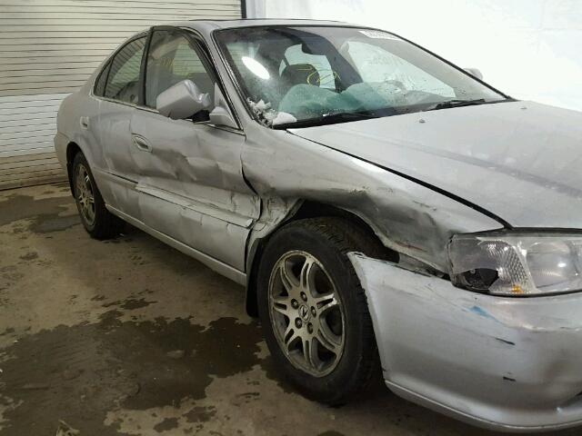 19UUA56631A007657 - 2001 ACURA 3.2TL SILVER photo 9