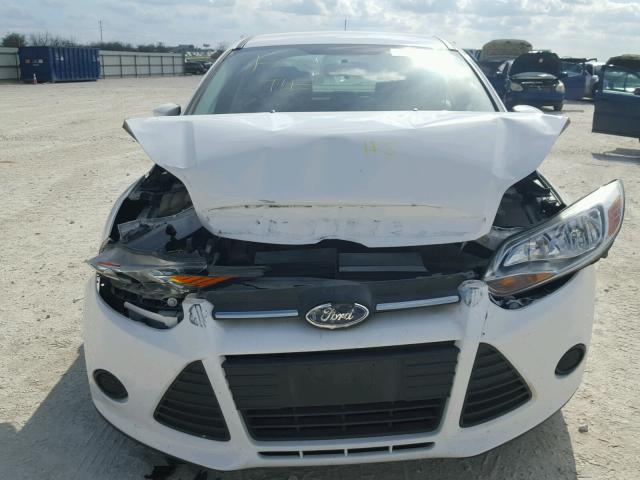 1FADP3F25DL351682 - 2013 FORD FOCUS SE WHITE photo 9