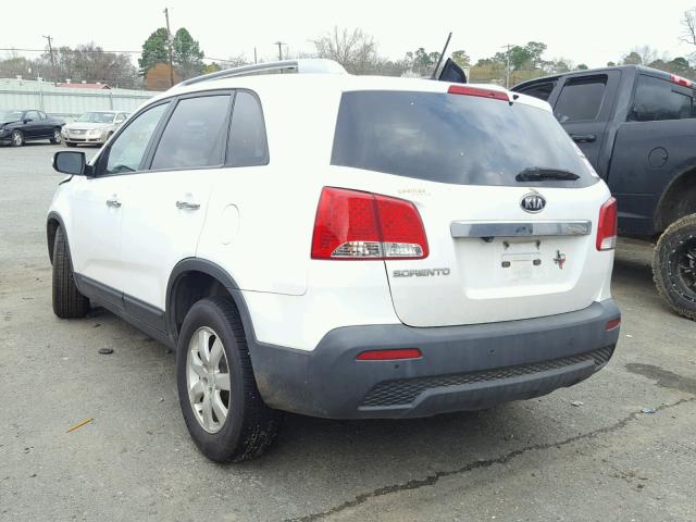 5XYKT3A19BG009494 - 2011 KIA SORENTO BA WHITE photo 3