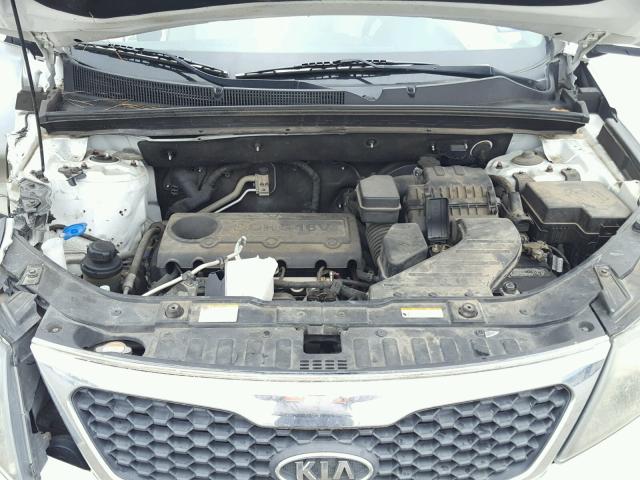 5XYKT3A19BG009494 - 2011 KIA SORENTO BA WHITE photo 7