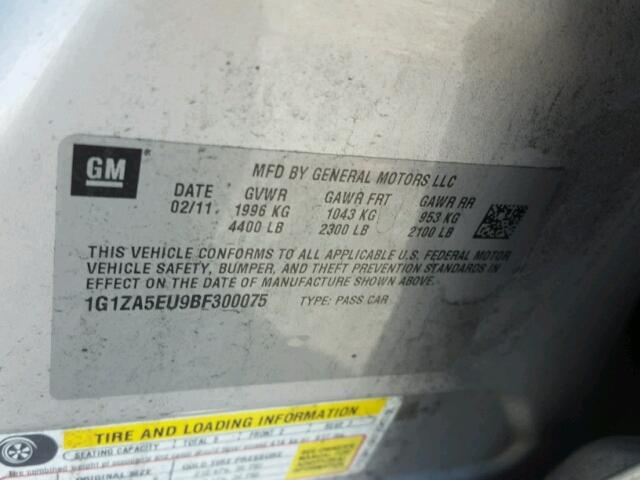 1G1ZA5EU9BF300075 - 2011 CHEVROLET MALIBU LS 银色 照片 10