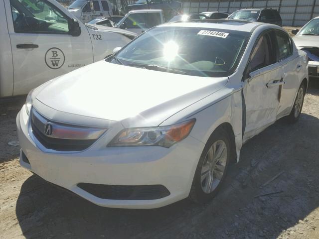 19VDE1F36DE020818 - 2013 ACURA ILX 20 WHITE photo 2