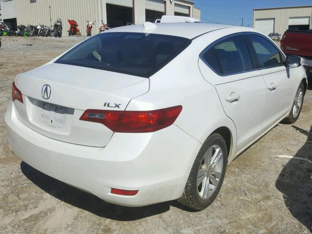 19VDE1F36DE020818 - 2013 ACURA ILX 20 WHITE photo 4