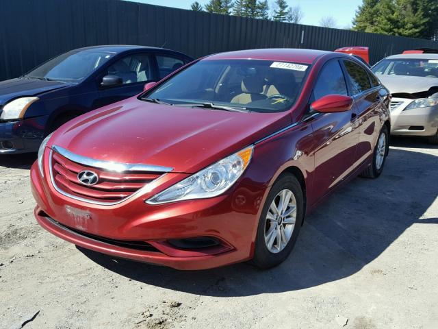 5NPEB4AC8CH490338 - 2012 HYUNDAI SONATA GLS RED photo 2