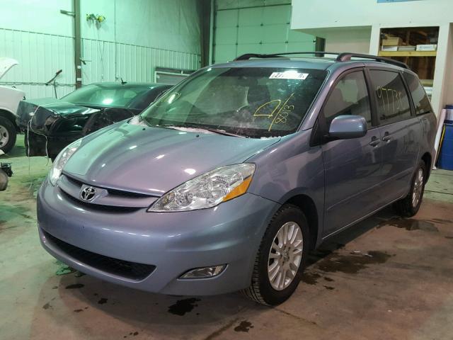 5TDYK4CC8AS338013 - 2010 TOYOTA SIENNA XLE BLUE photo 2