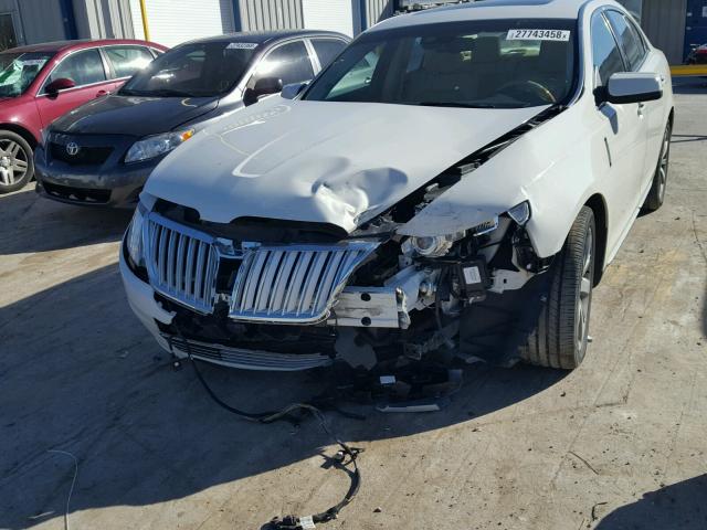 1LNHM93R59G627038 - 2009 LINCOLN MKS WHITE photo 9