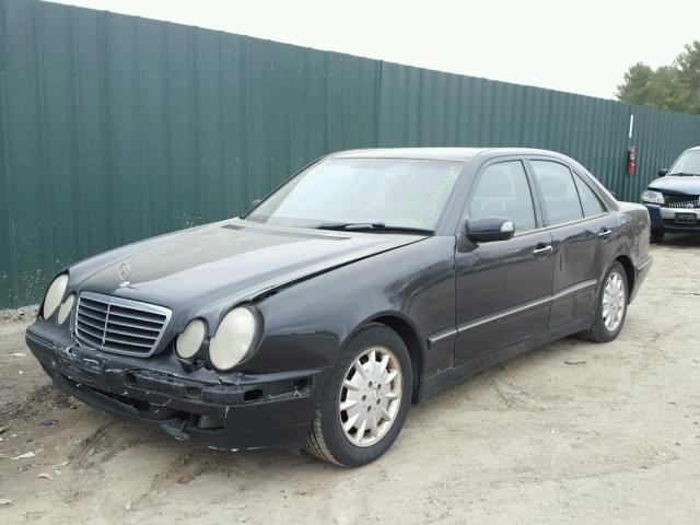 WDBJF82J0YX041091 - 2000 MERCEDES-BENZ E 320 4MAT BLACK photo 2