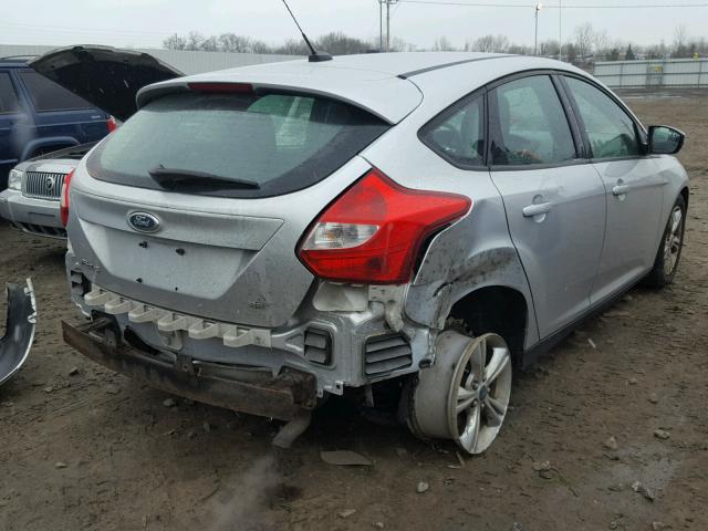 1FAHP3K25CL327162 - 2012 FORD FOCUS SE SILVER photo 4