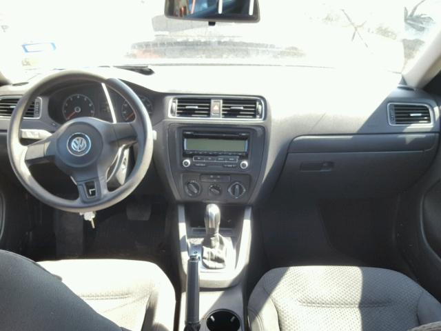 3VW2K7AJ8BM069048 - 2011 VOLKSWAGEN JETTA BASE 黑色 照片 9