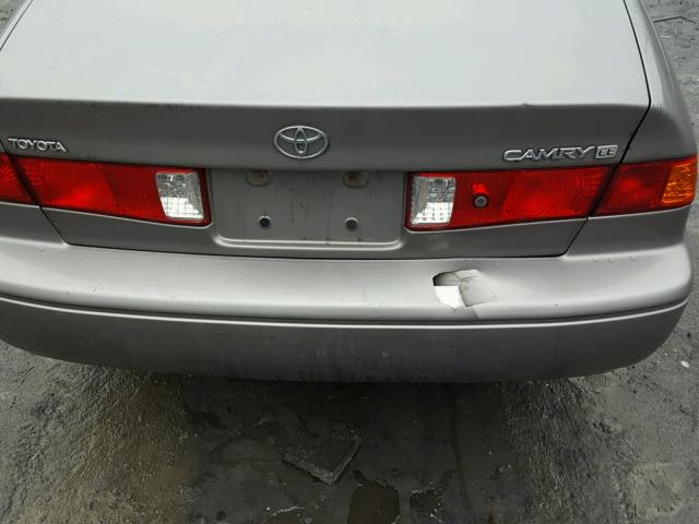 4T1BG22K6YU698175 - 2000 TOYOTA CAMRY CE GRAY photo 9