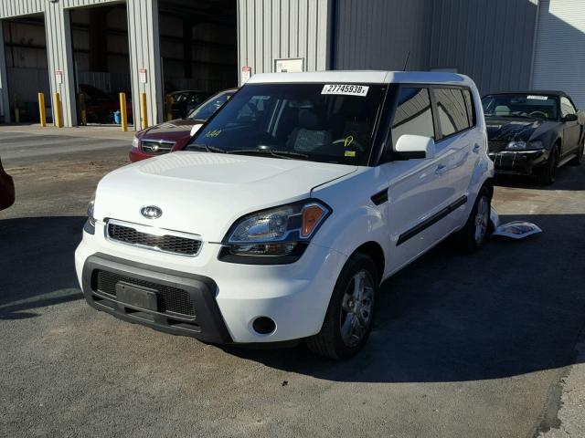 KNDJT2A2XB7705132 - 2011 KIA SOUL + WHITE photo 2