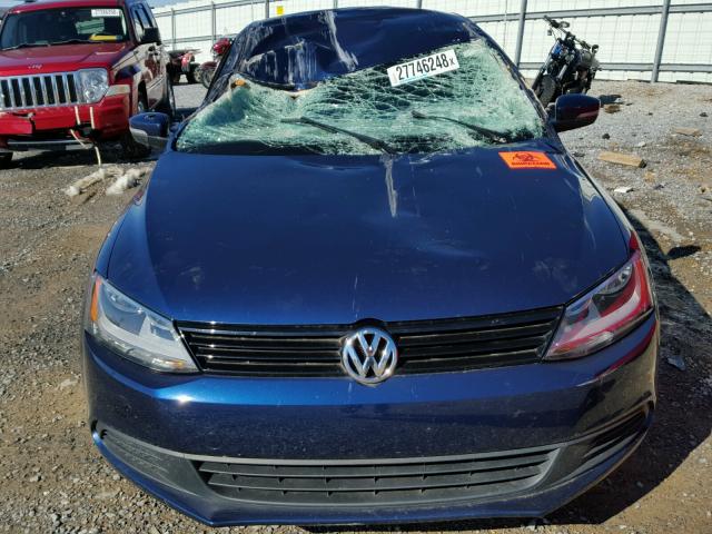 3VWD17AJ3EM211791 - 2014 VOLKSWAGEN JETTA SE BLUE photo 9