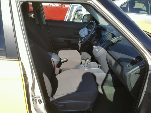 KNDJT2A52D7567678 - 2013 KIA SOUL YELLOW photo 5