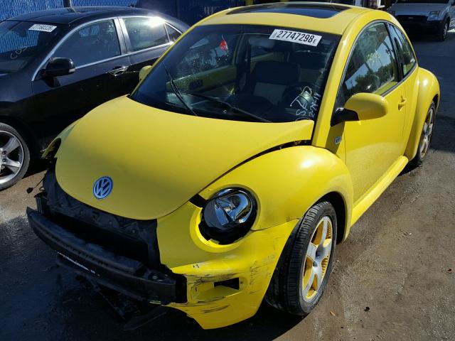 3VWCD21C62M455342 - 2002 VOLKSWAGEN NEW BEETLE YELLOW photo 2