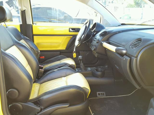 3VWCD21C62M455342 - 2002 VOLKSWAGEN NEW BEETLE 黄色 照片 5
