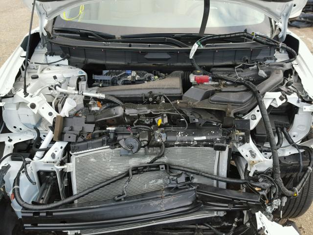 5N1AT2MT7HC746446 - 2017 NISSAN ROGUE S WHITE photo 7