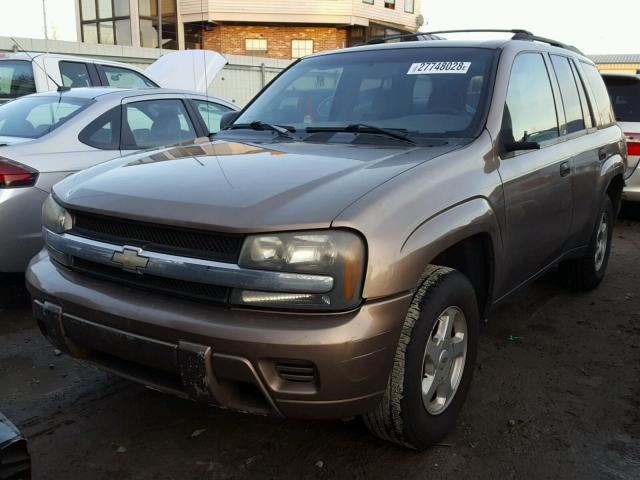 1GNDS13S222489837 - 2002 CHEVROLET TRAILBLAZE BROWN photo 2