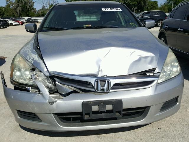 1HGCM56397A028305 - 2007 HONDA ACCORD SE SILVER photo 9