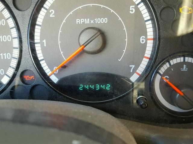 1J4GK38K55W560000 - 2005 JEEP LIBERTY RE BLACK photo 8