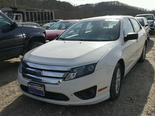 3FAHP0GA4CR232477 - 2012 FORD FUSION S WHITE photo 2