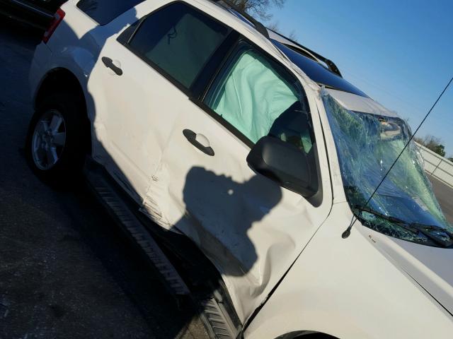 1FMCU9D77AKC41665 - 2010 FORD ESCAPE XLT WHITE photo 9