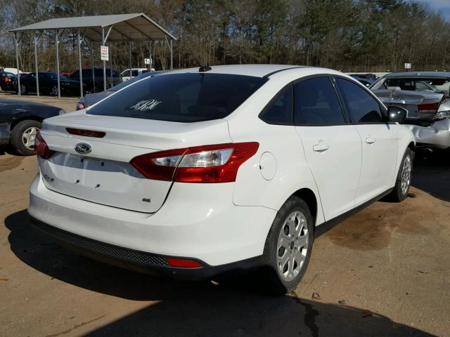 1FAHP3F21CL241079 - 2012 FORD FOCUS SE WHITE photo 4