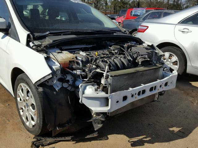 1FAHP3F21CL241079 - 2012 FORD FOCUS SE WHITE photo 9