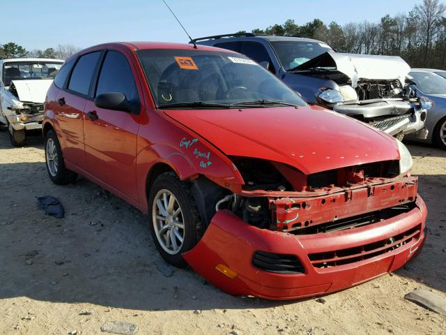 3FAFP37N25R103121 - 2005 FORD FOCUS ZX5 RED photo 1