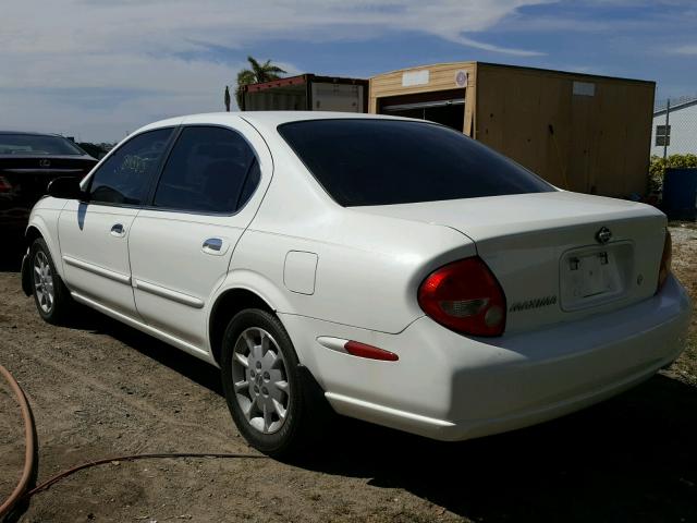 JN1CA31D81T824005 - 2001 NISSAN MAXIMA GXE WHITE photo 3